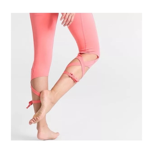 Free People Movement Cross Front Waist Turnout Legging Capri Size XSMALL - Picture 4 of 7